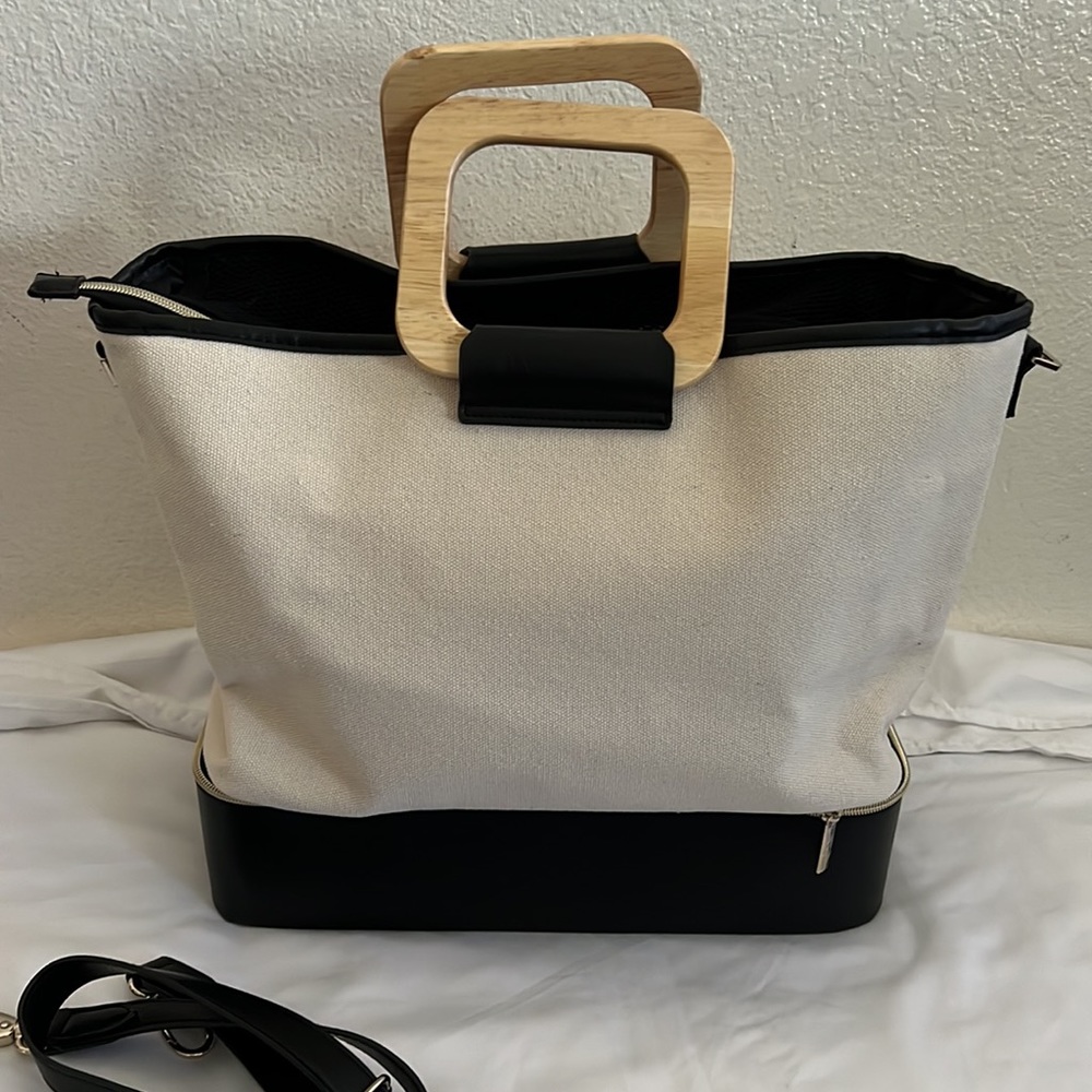 Beis resort tote.
